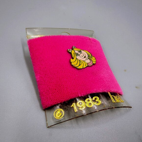 Muppets Miss Piggy Face Pinback Lapel Pin Enamel Metal Vintage 1983 ha! - Picture 2 of 4